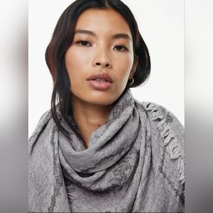 NWT ARITZIA Wilfred Diamond Mosaic Triangle Scarf